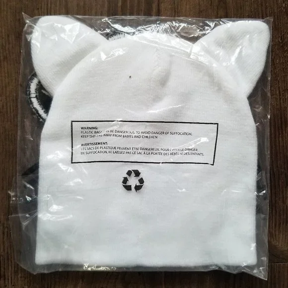 Hello Kitty Beanie / Toque - Picture 2 of 3